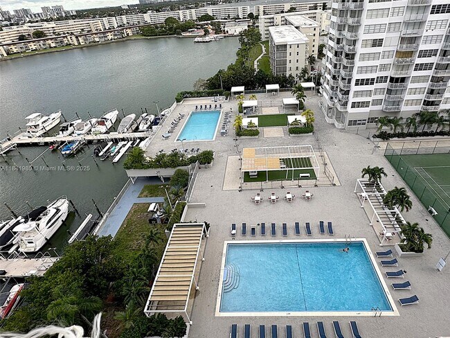 Building Photo - 18071 Biscayne Blvd