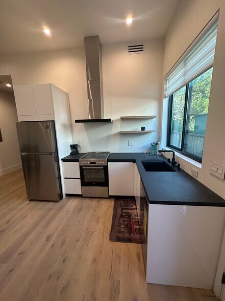 Brand New Appliances - 438 Burgoyne St