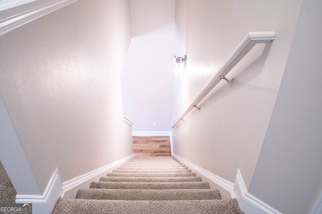 Building Photo - 2046 Barberry Dr