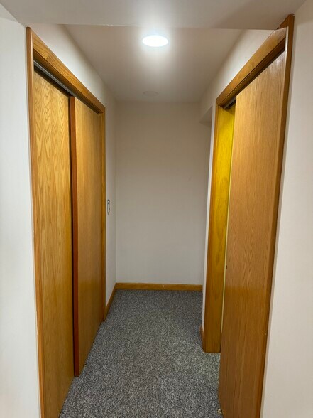 Building Photo - 7S485 Lynn Dr