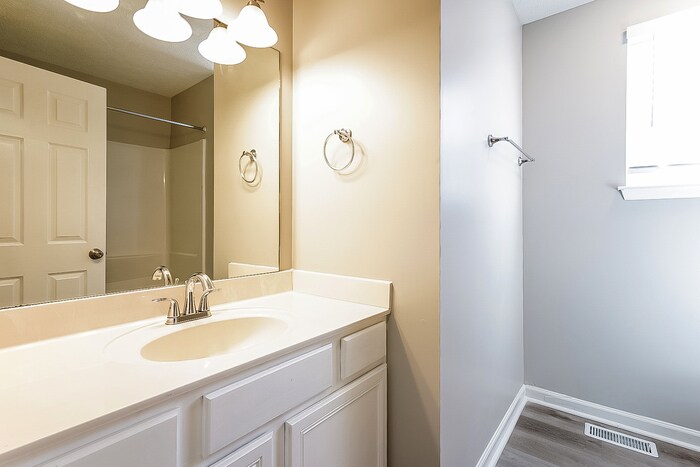 Building Photo - 105 Bradford Cir