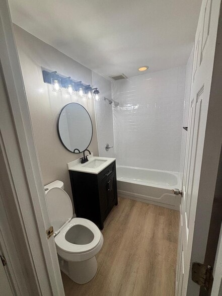 Building Photo - 24 Kenmar Dr
