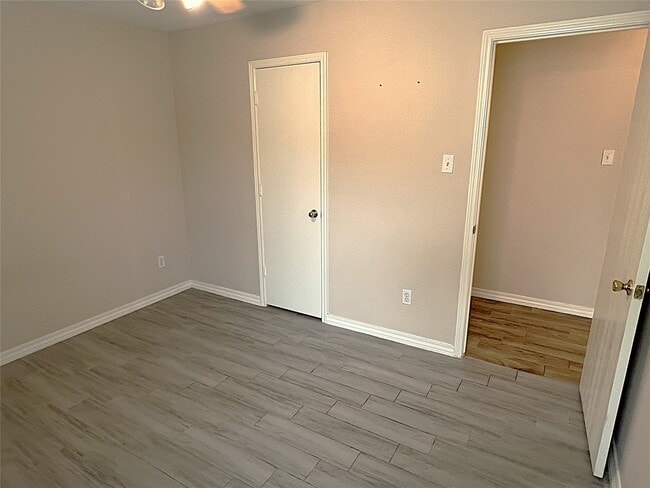 Building Photo - 2019 Pine Croft Dr