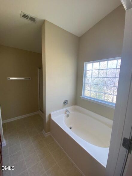 Building Photo - 105 Saltybrook Ln