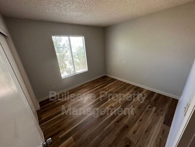 Building Photo - 9623 N 70th Dr