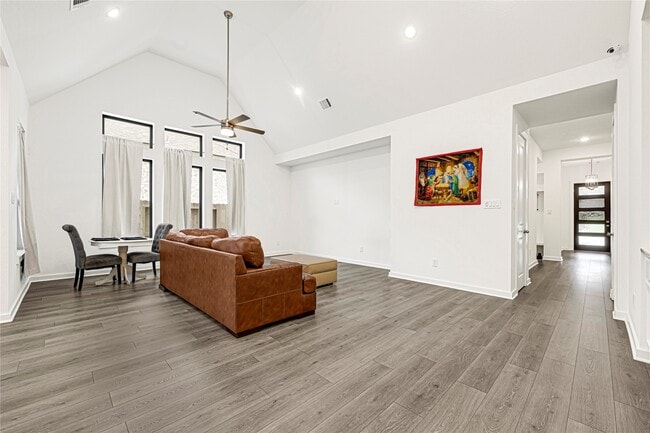 Building Photo - 12331 Palmetto Dr