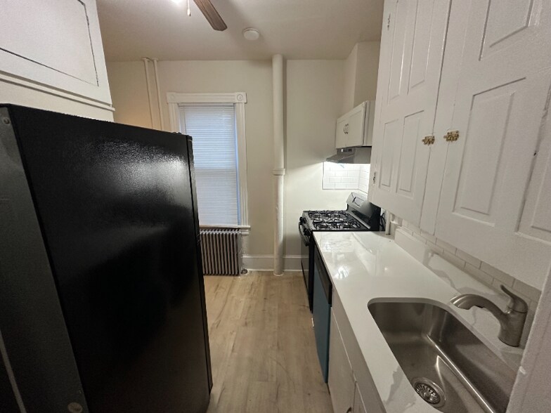 Building Photo - 381-383-383 S 3rd St