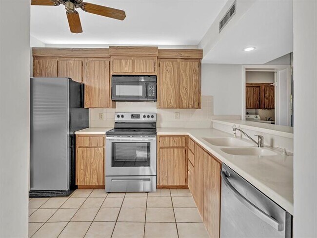 Building Photo - 1711 Whitehall Dr