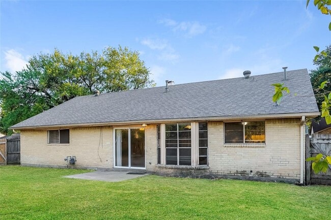 Building Photo - 4302 Stonehenge Trail