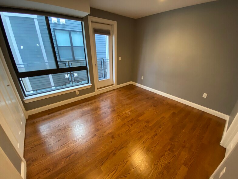 Building Photo - 303 D St