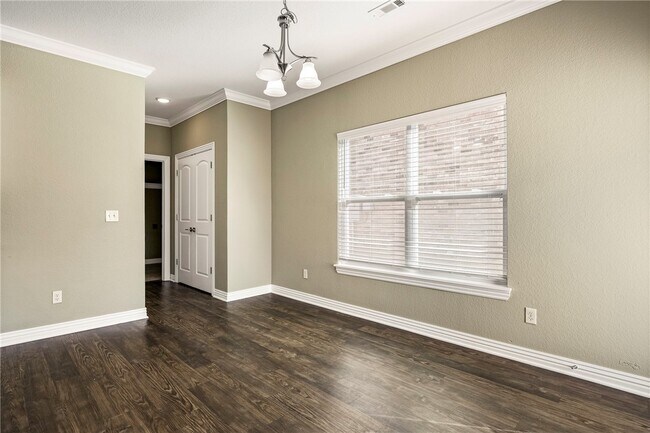 Building Photo - 121 Carrington Ave