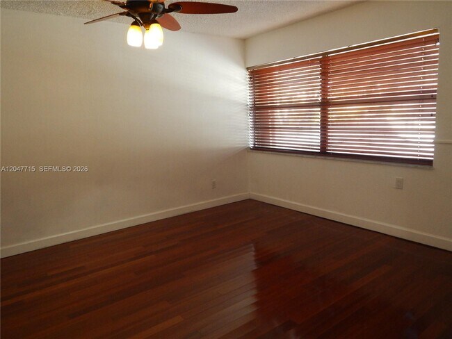 Building Photo - 6959 SW 110th Ct