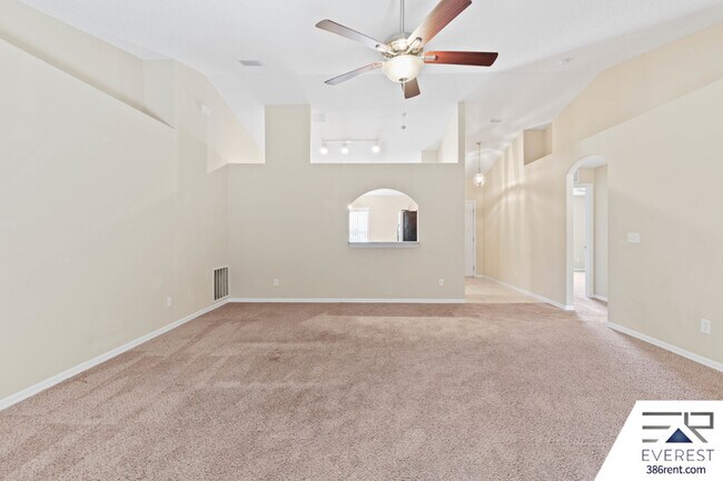 Building Photo - 15 Firtree Ln