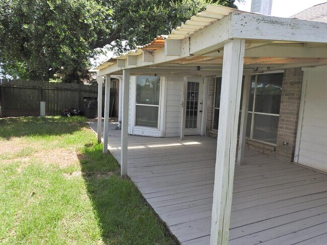 Building Photo - 2107 Creekshire Dr