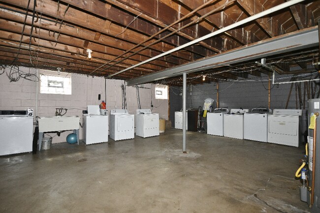 Building Photo - 2236 Brownsville Rd