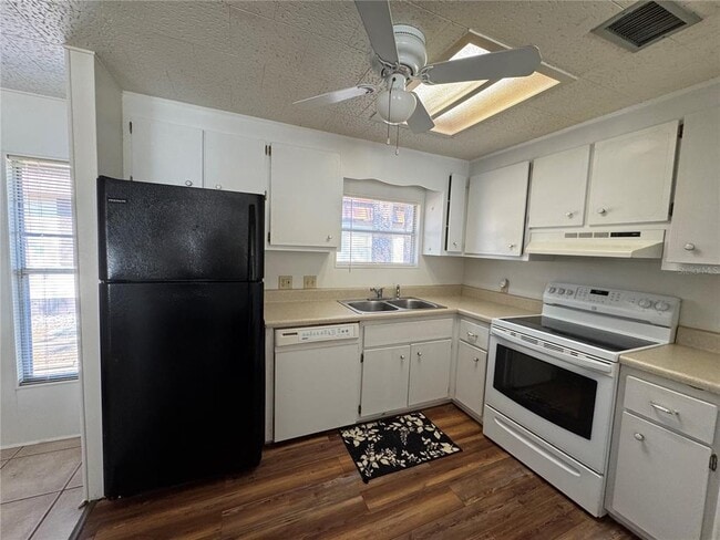 Building Photo - 603 W Club Blvd