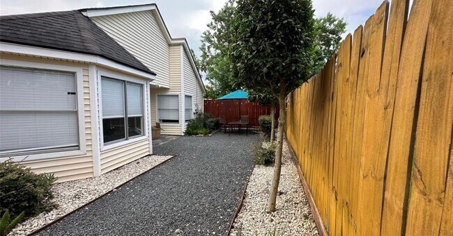 Building Photo - 4626 Green Trail Dr