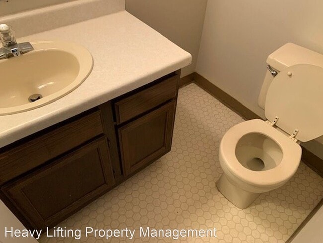 Building Photo - 3 br, 2.5 bath House - 6105 Spring Knoll Dr