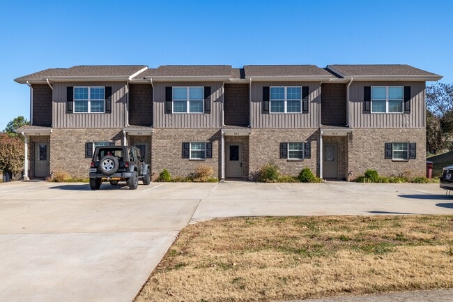 Primary Photo - 936 Warrior Hill Dr