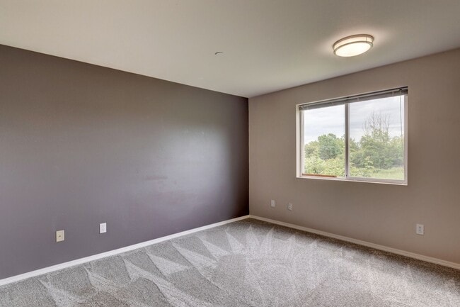 Building Photo - Spacious 3-Bed, 2-Bath Home with Private P...