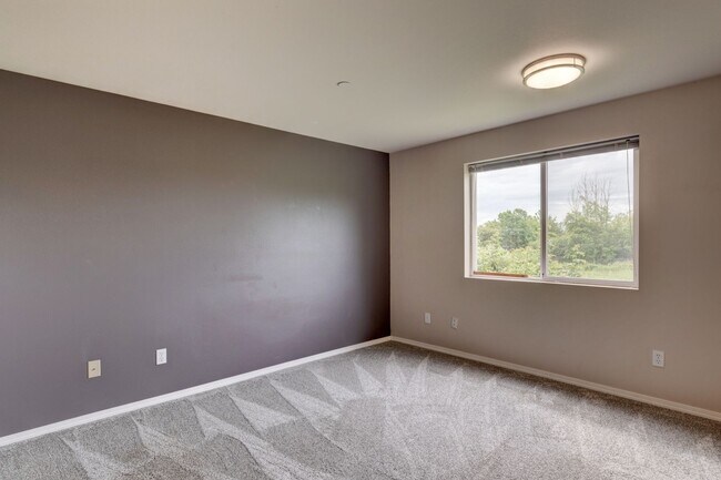 Building Photo - Three bedroom Two bath Condo at Point of V...