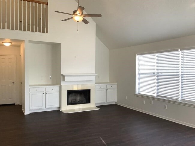 Building Photo - 13318 Hilltop Cir