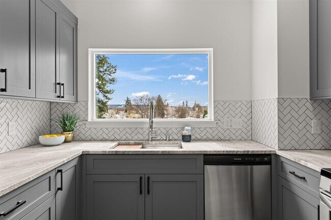 Building Photo - Brand New 2 Bed, 2 Bath Townhouse w/ a View!