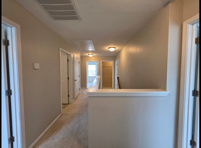 Building Photo - 701 Breys Cut