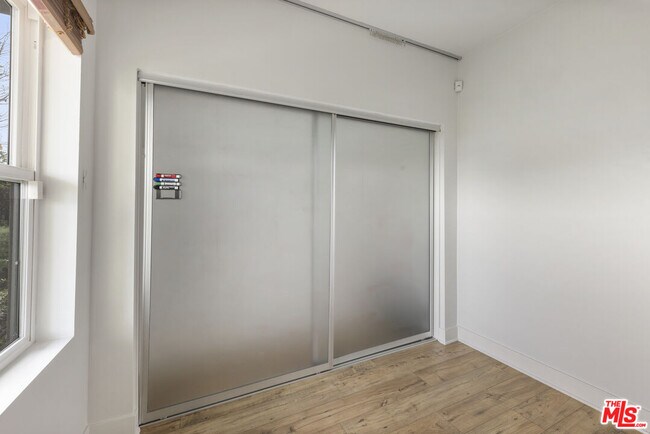 Building Photo - 2753 Waverly Dr