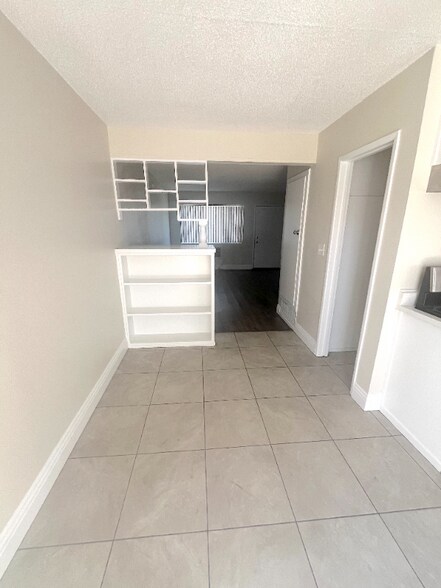Building Photo - 587 Silverwood Ave