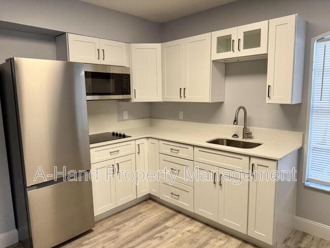 Building Photo - 205 Coconut Palm Way