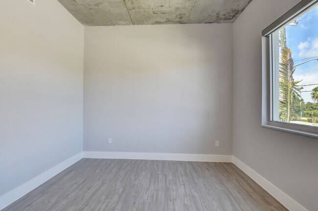 Building Photo - Yamato Villas Townhomes - Boca Raton