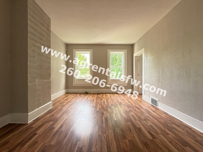 Building Photo - 310 W Dewald St