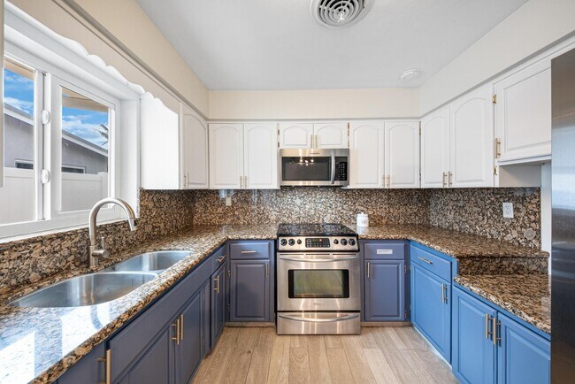 Building Photo - 2611 NE 16th St