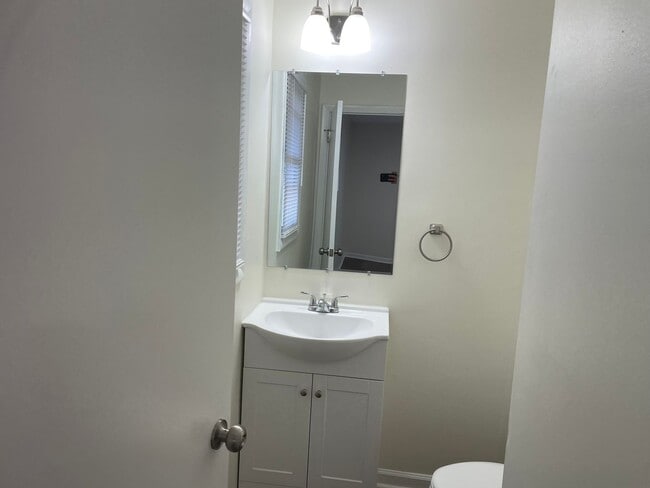 Building Photo - 3 Bedroom 2 Bathroom Home in Kingsport, TN