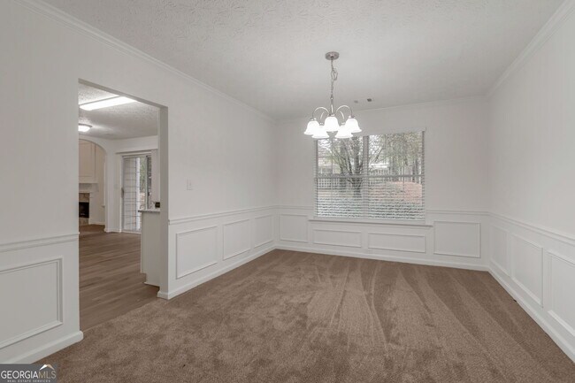 Building Photo - 1385 Pinebreeze Way