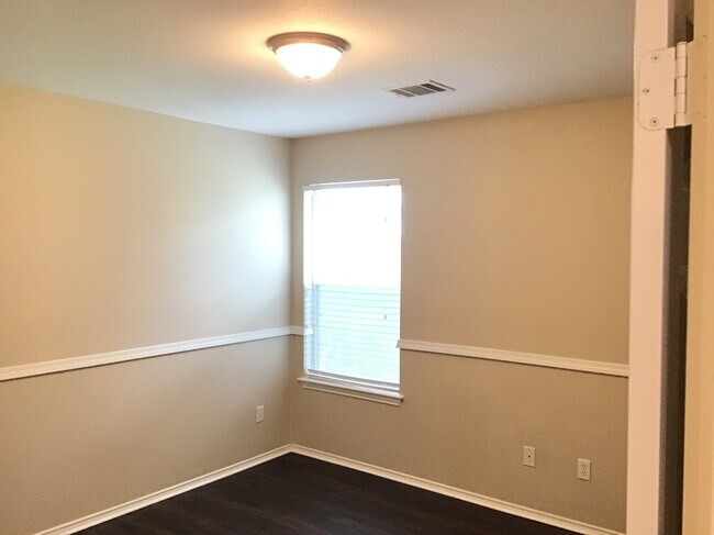 Building Photo - 1231 Liffey Dr