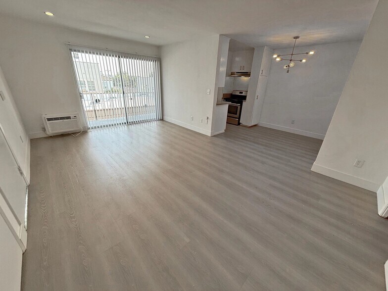 Building Photo - 745 N Edinburgh Ave