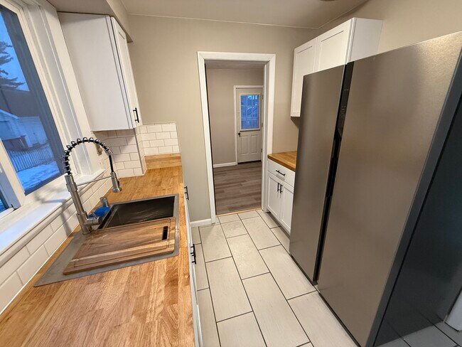 Building Photo - 380 Falconer St.