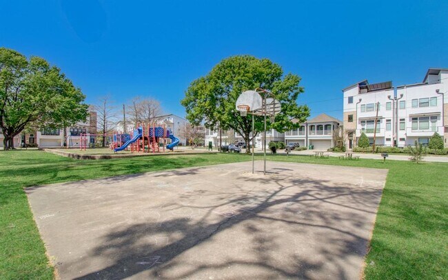 Building Photo - 1414 Sabine St