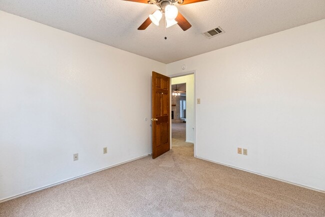 Building Photo - Lovely 3 Bedroom, 2 Bathroom in North Central Austin!!!