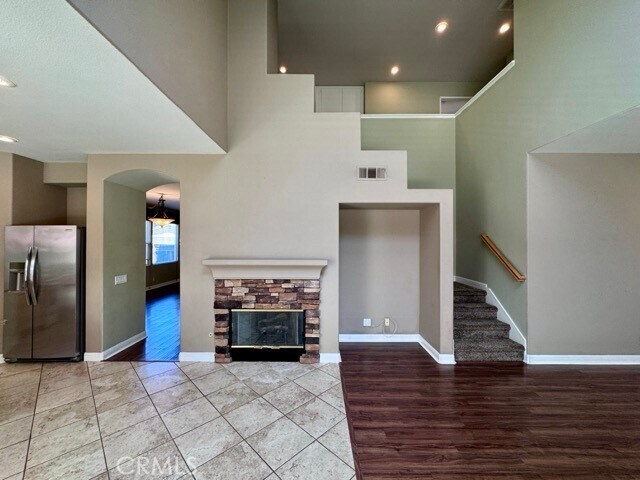 Building Photo - 30997 Oakhill Dr
