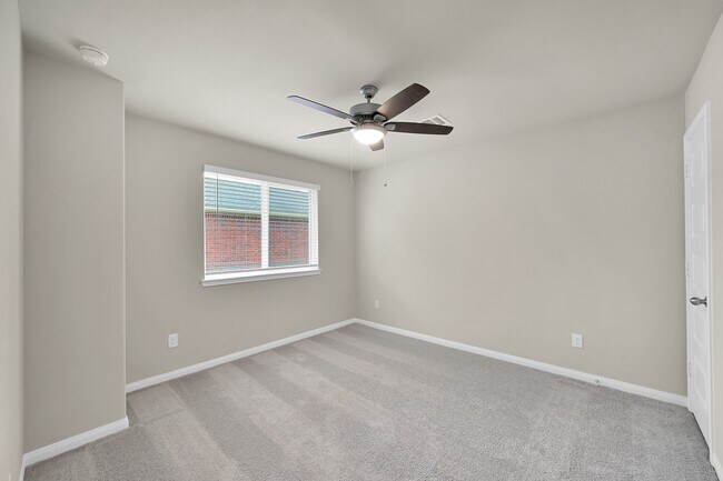 Building Photo - 3346 Torrey Pines Dr