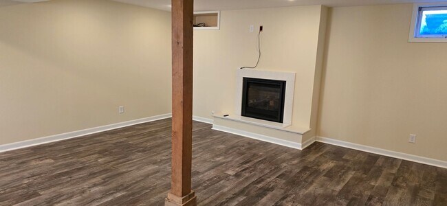 Building Photo - Charming 3-Bedroom+Bonus Room Home for Rent