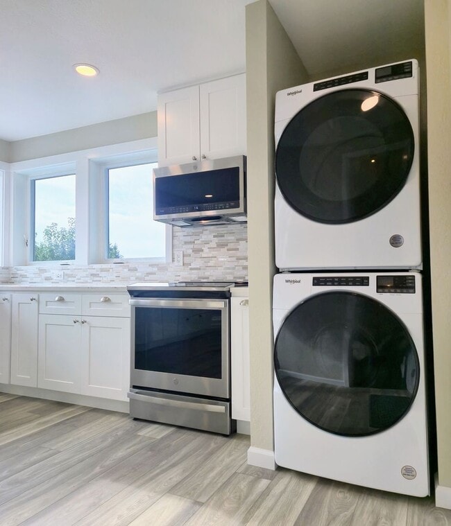 Building Photo - Newly Remodeled 2 Bedroom Home & ADU For R...