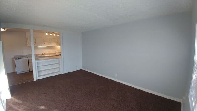 Building Photo - *Newly Refurbished ** First Month Free!
