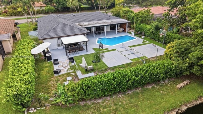 Building Photo - 9935 Ramblewood Dr