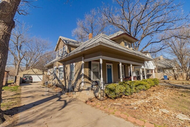 Building Photo - 215 S Green St