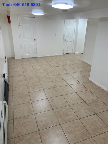 Building Photo - 447 Elton St