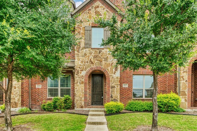 Building Photo - Beautiful 3 Bedroom Luxury Townhome, MCKIN...